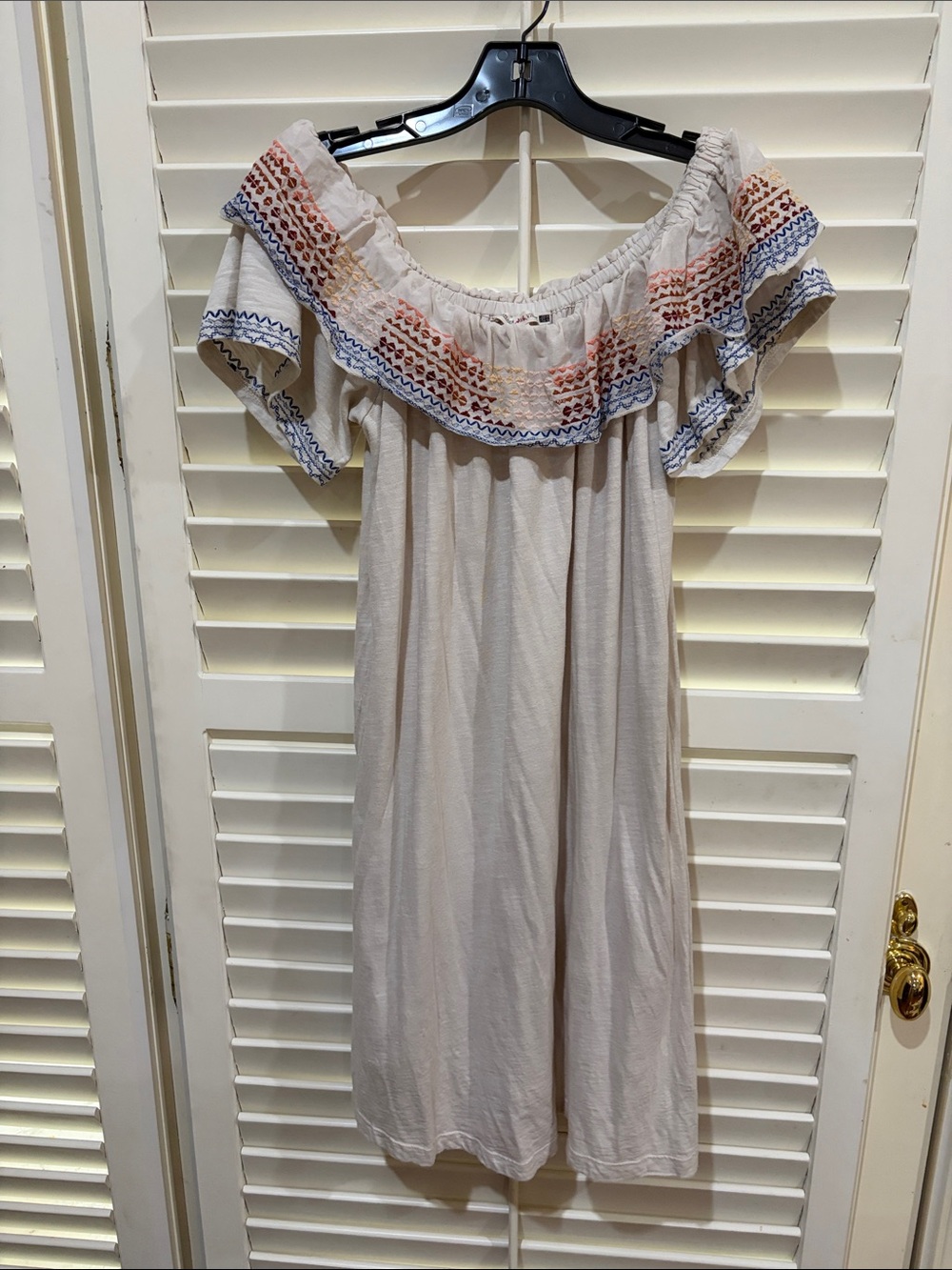 Chelsea & Violet Cream Off-Shoulder Embroidered Dress. Size small
